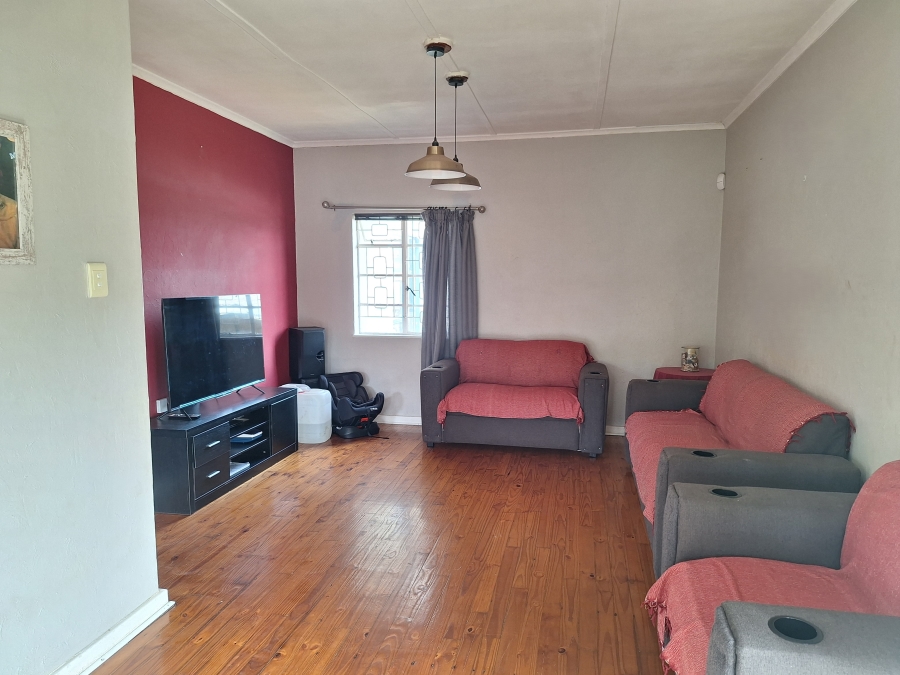 4 Bedroom Property for Sale in Van Riebeeck Hoogte Eastern Cape